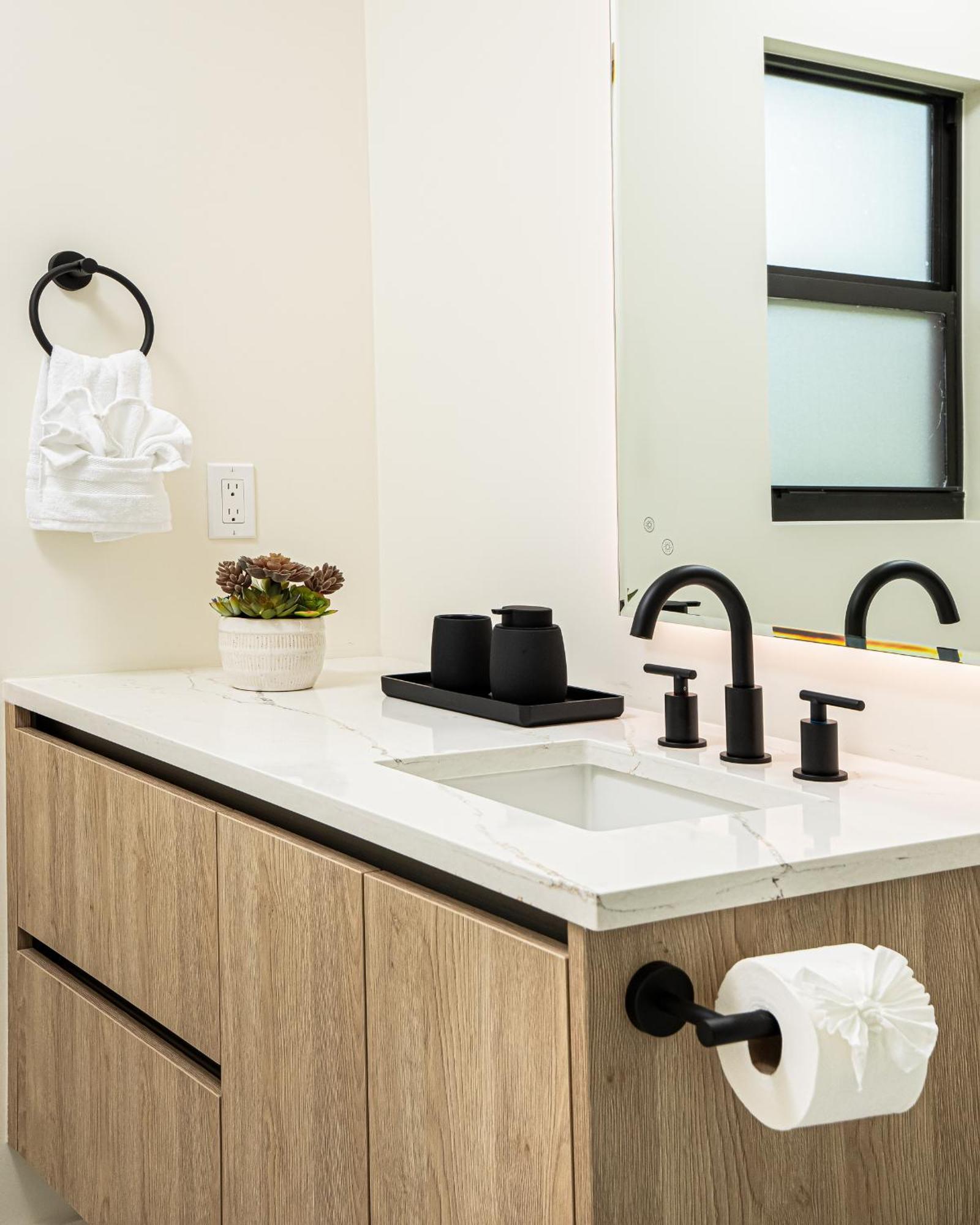 Black Vanilla - Stylish Symphony 3Miles Downtown เนเปิลส์ ภายนอก รูปภาพ