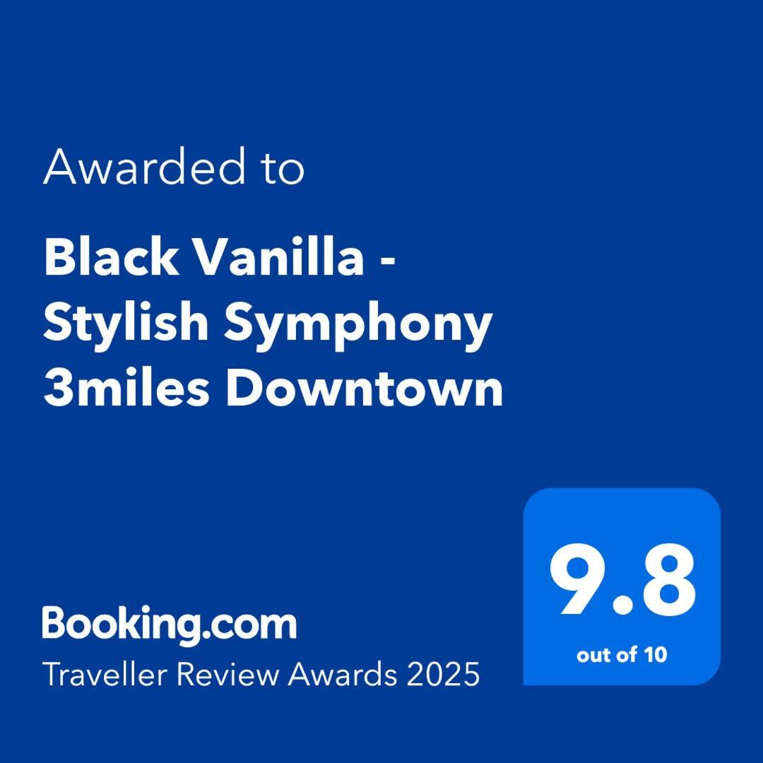 Black Vanilla - Stylish Symphony 3Miles Downtown เนเปิลส์ ภายนอก รูปภาพ